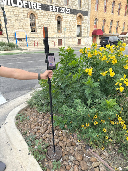 Load image into Gallery viewer, Bad Elf GPS Pole Mount Kit